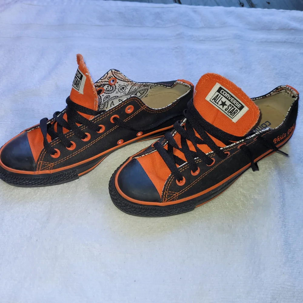 Convers All-Star Sneakers Black and Orange Low-Top  Men 8.5 (Women 6.5)